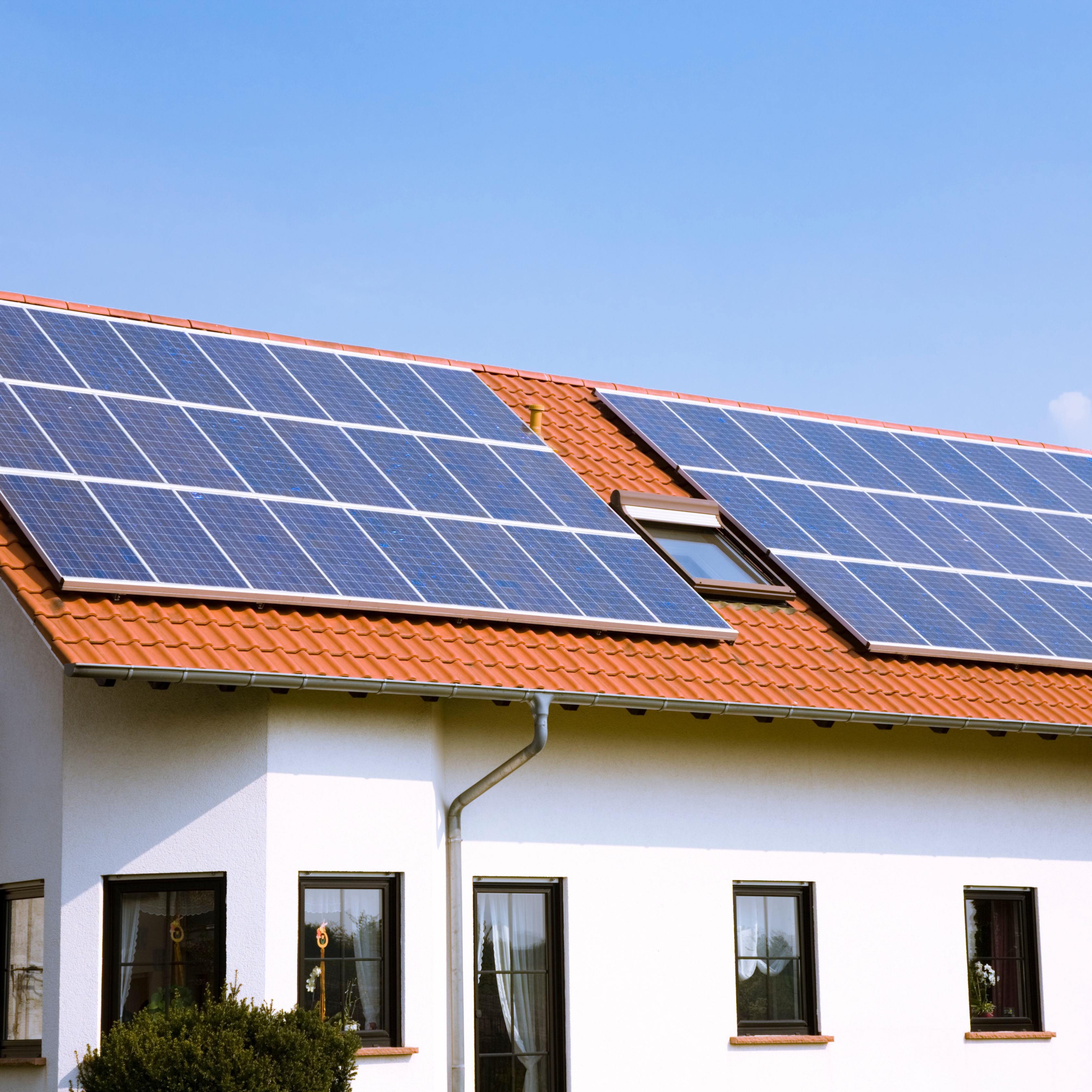Selling a Memphis Home With Solar Panels: Transfer, Warranties & Buyer Questions